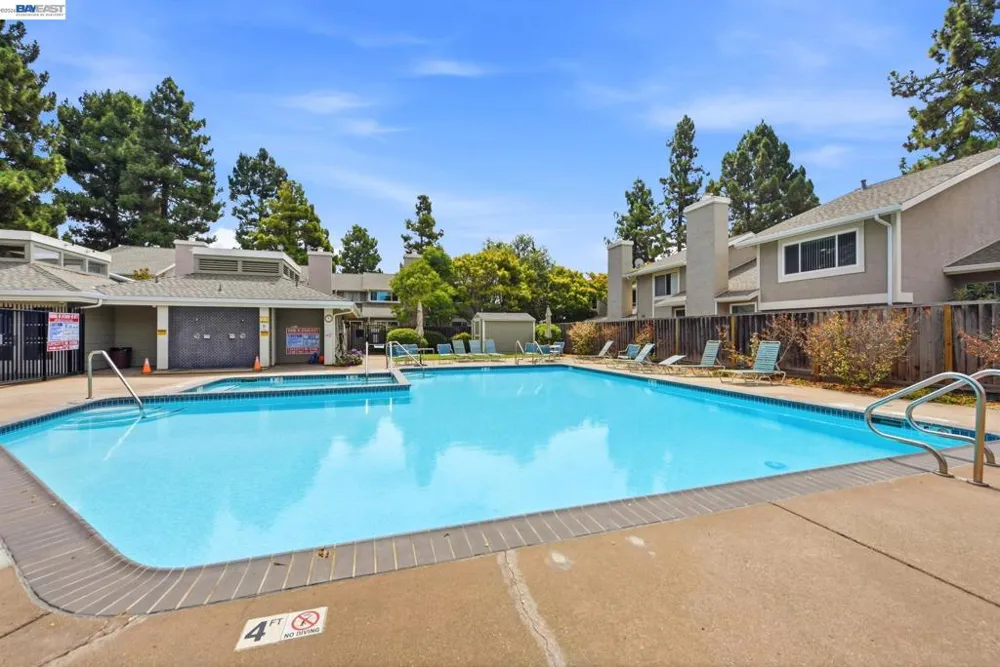 2423 Blackpool Ln San Leandro, CA 94577