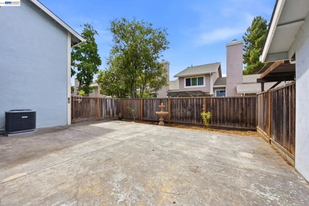 2423 Blackpool Ln San Leandro, CA 94577