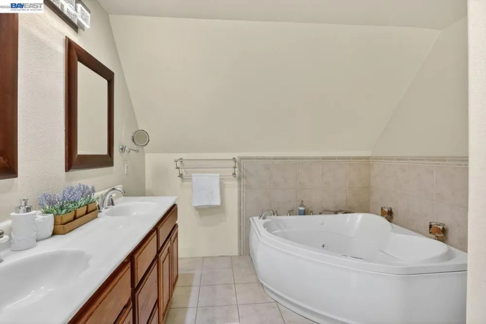 1328 E 25th St Oakland, CA 94606