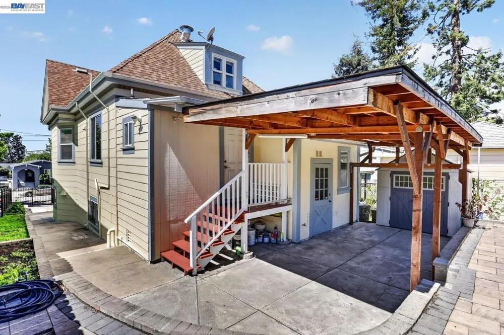 1328 E 25th St Oakland, CA 94606