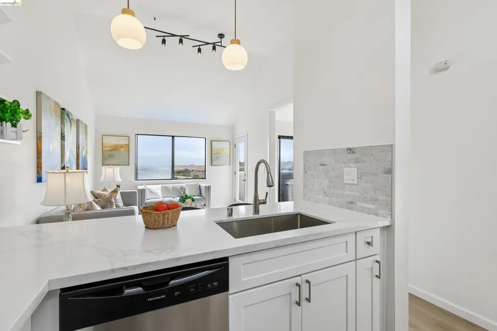 12 Madrid Ct Novato, CA 94949