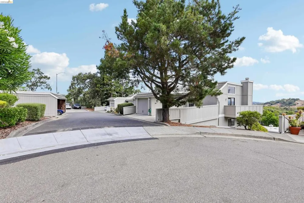 12 Madrid Ct Novato, CA 94949