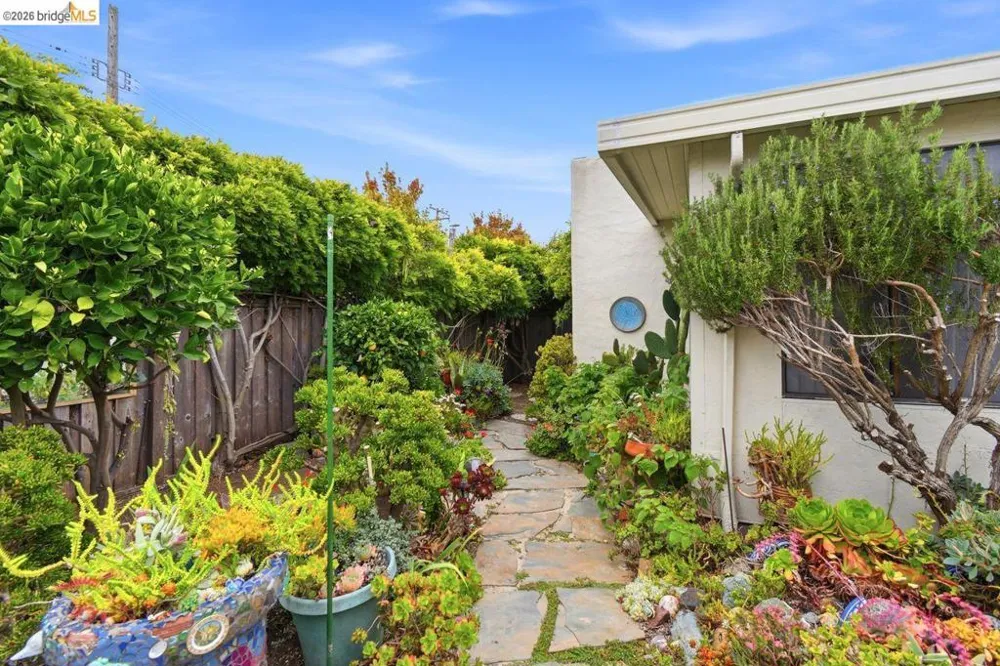2400 Mcbryde Ave Richmond, CA 94804
