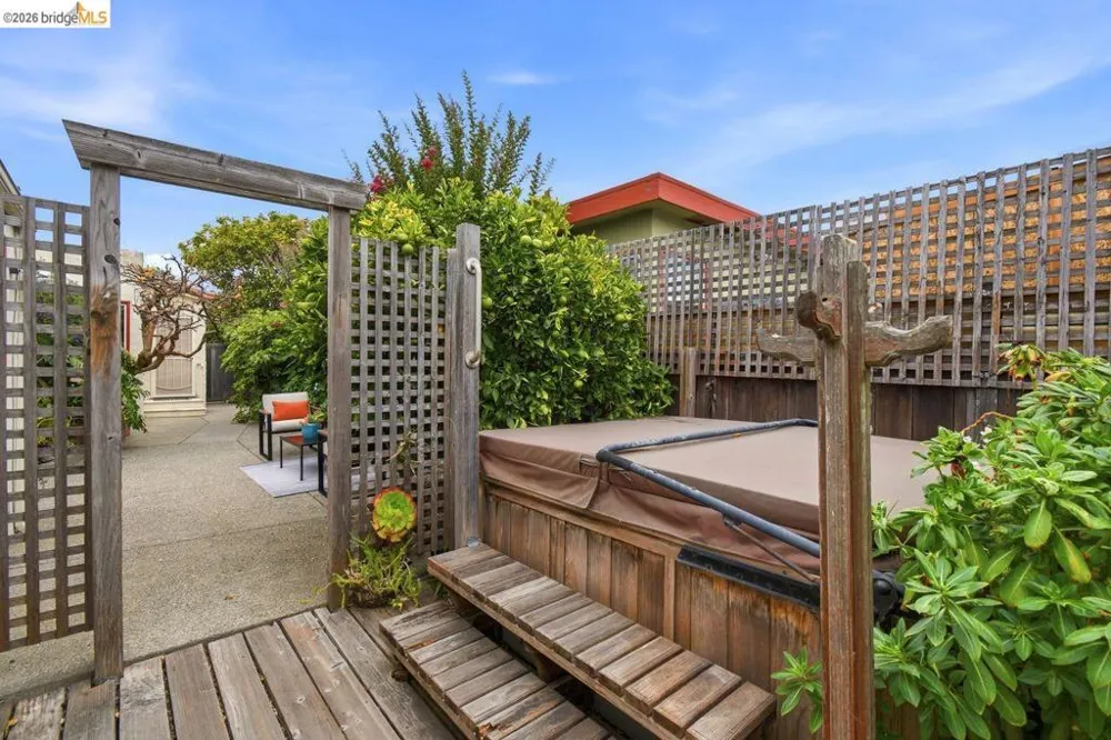 2400 Mcbryde Ave Richmond, CA 94804