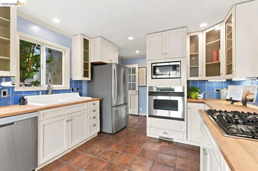 2400 Mcbryde Ave Richmond, CA 94804