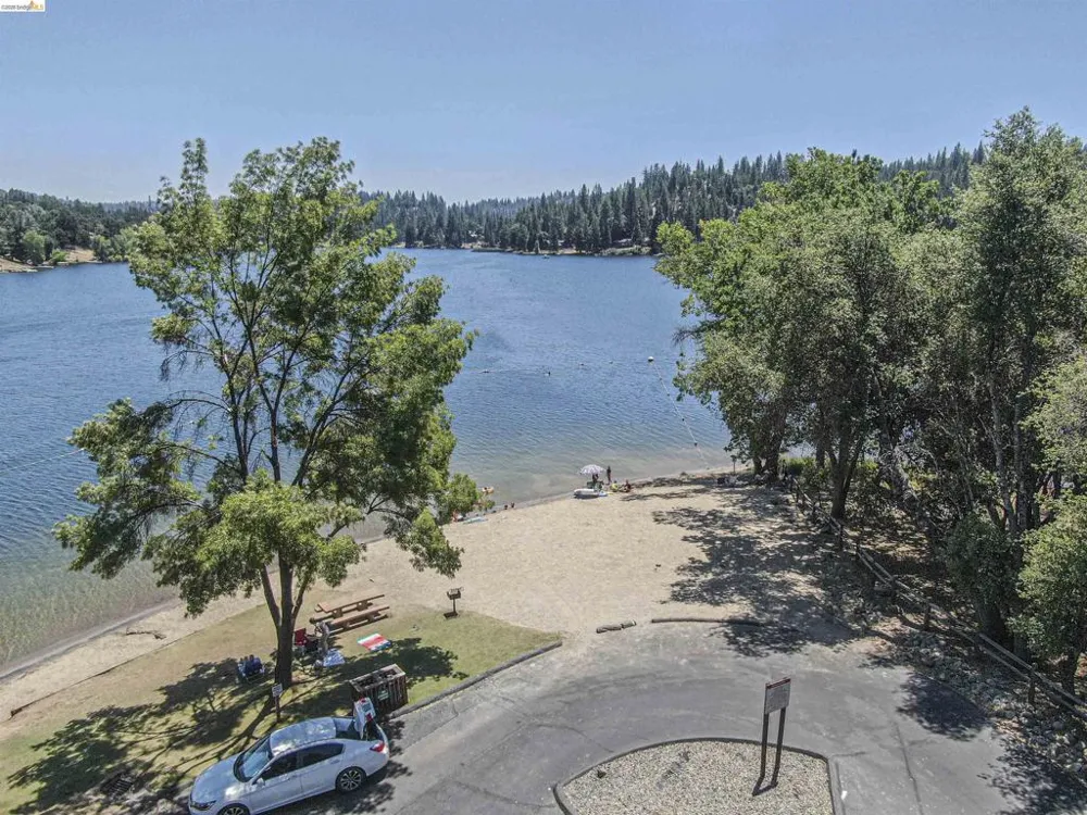 20663 Ferretti Rd Groveland, CA 95321