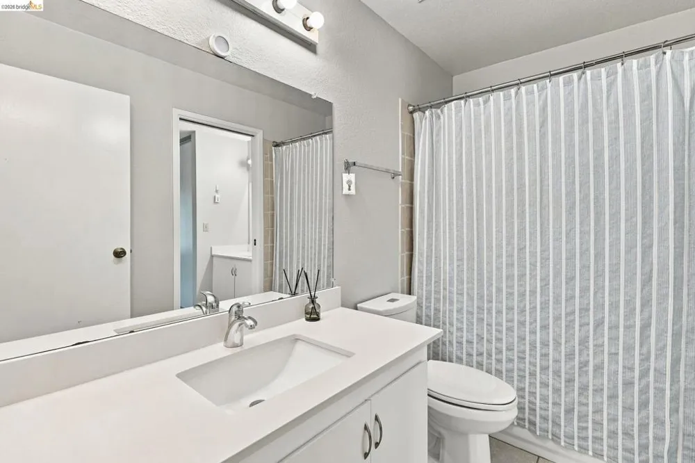 205 Del Valle Cir El Sobrante, CA 94803