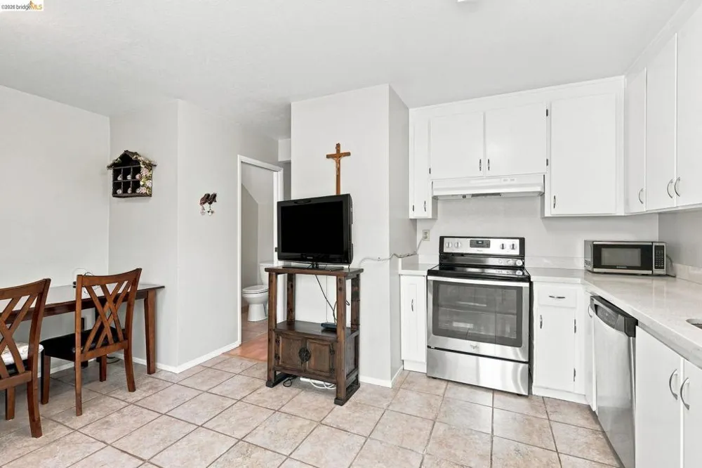 205 Del Valle Cir El Sobrante, CA 94803