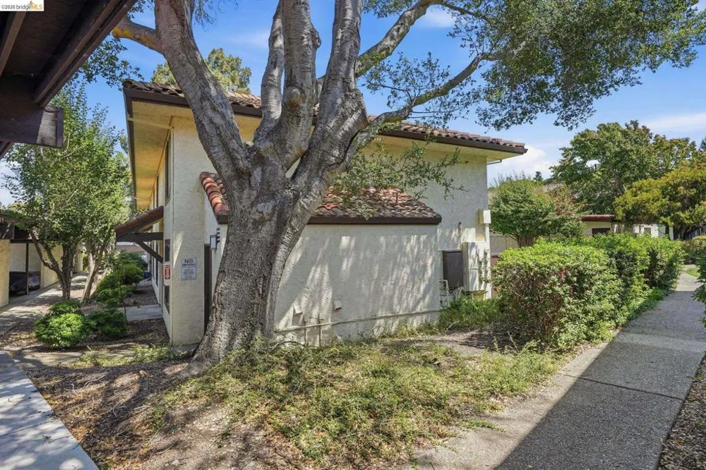 205 Del Valle Cir El Sobrante, CA 94803