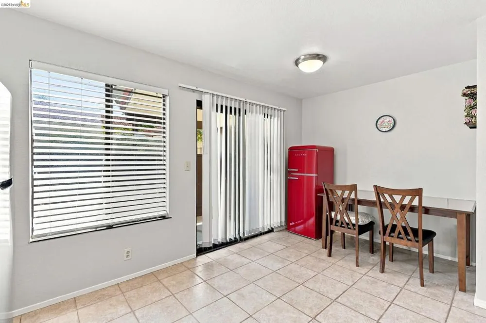 205 Del Valle Cir El Sobrante, CA 94803
