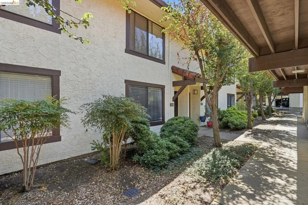 205 Del Valle Cir El Sobrante, CA 94803