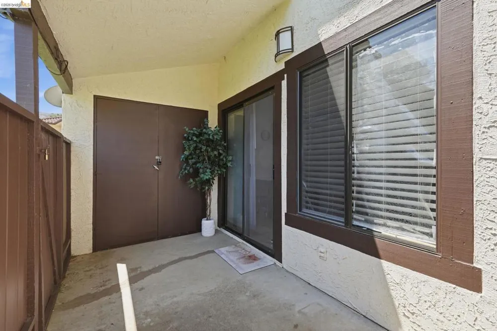 205 Del Valle Cir El Sobrante, CA 94803