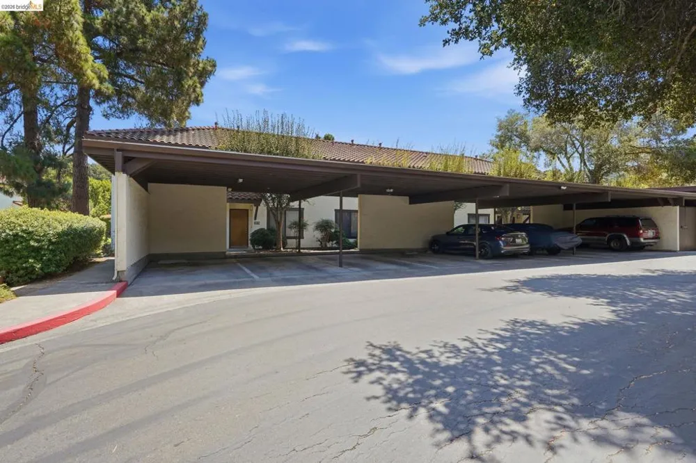 205 Del Valle Cir El Sobrante, CA 94803
