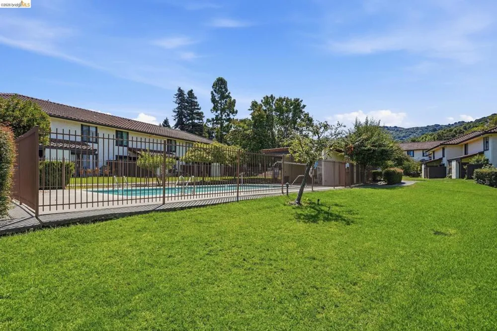 205 Del Valle Cir El Sobrante, CA 94803