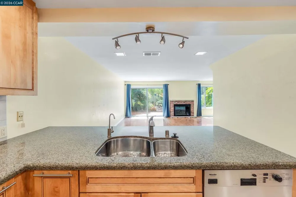 131 Ironwood Oakland, CA 94605