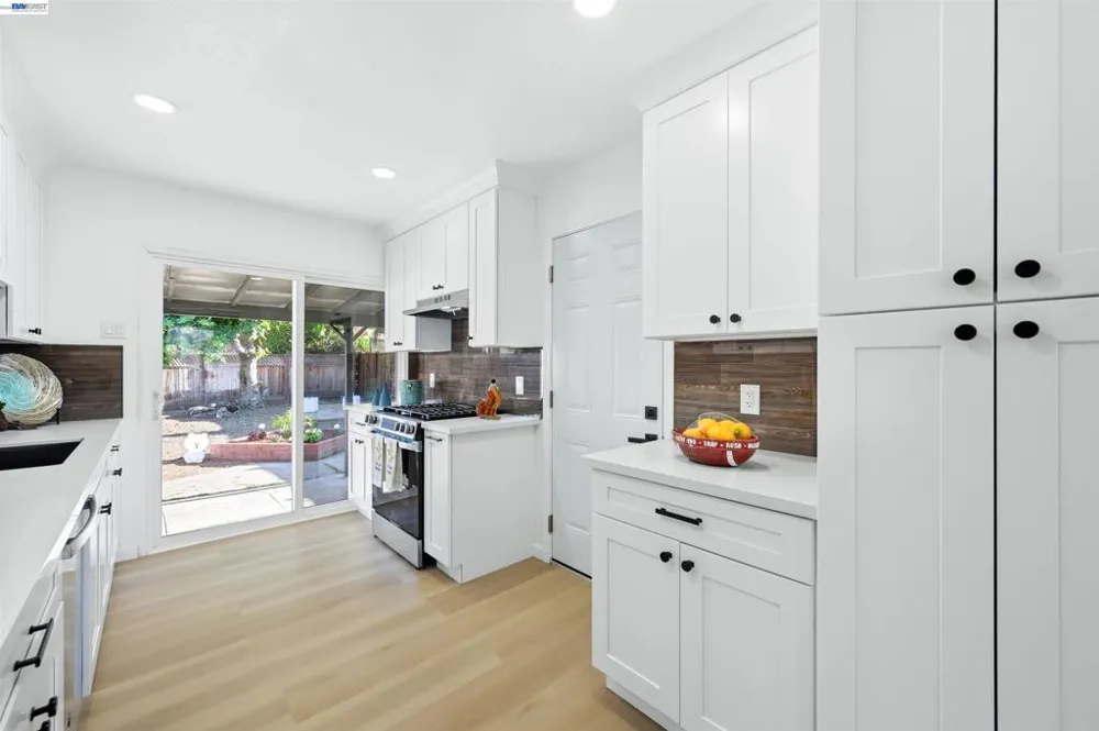 59 Lafayette Ave Hayward, CA 94544