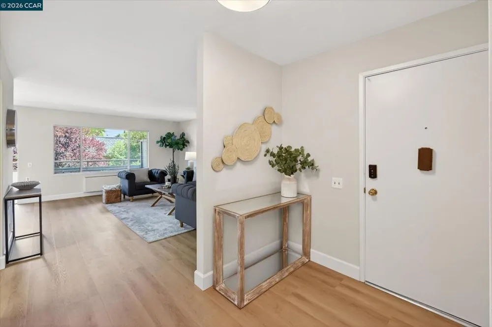 3410 Tice Creek Dr #2 Walnut Creek, CA 94595