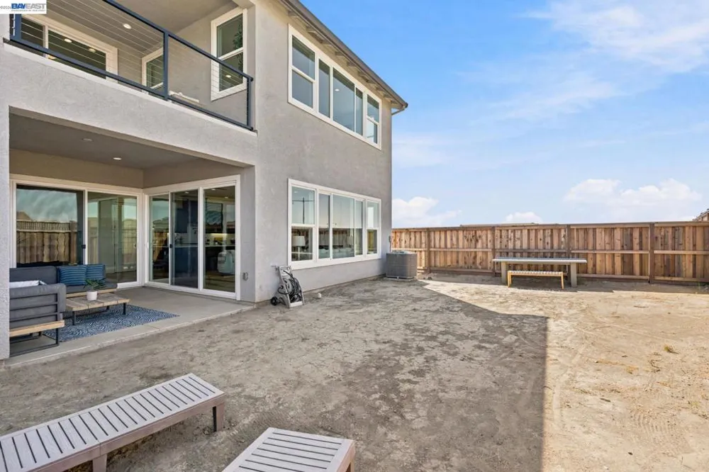 17693 Bushwick Lane Lathrop, CA 95330