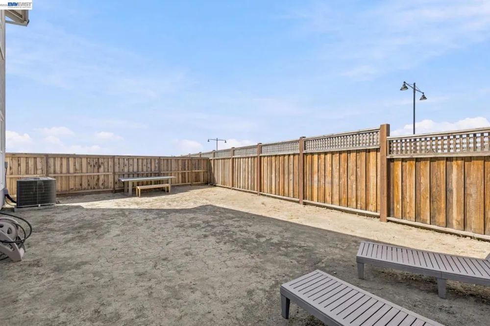17693 Bushwick Lane Lathrop, CA 95330