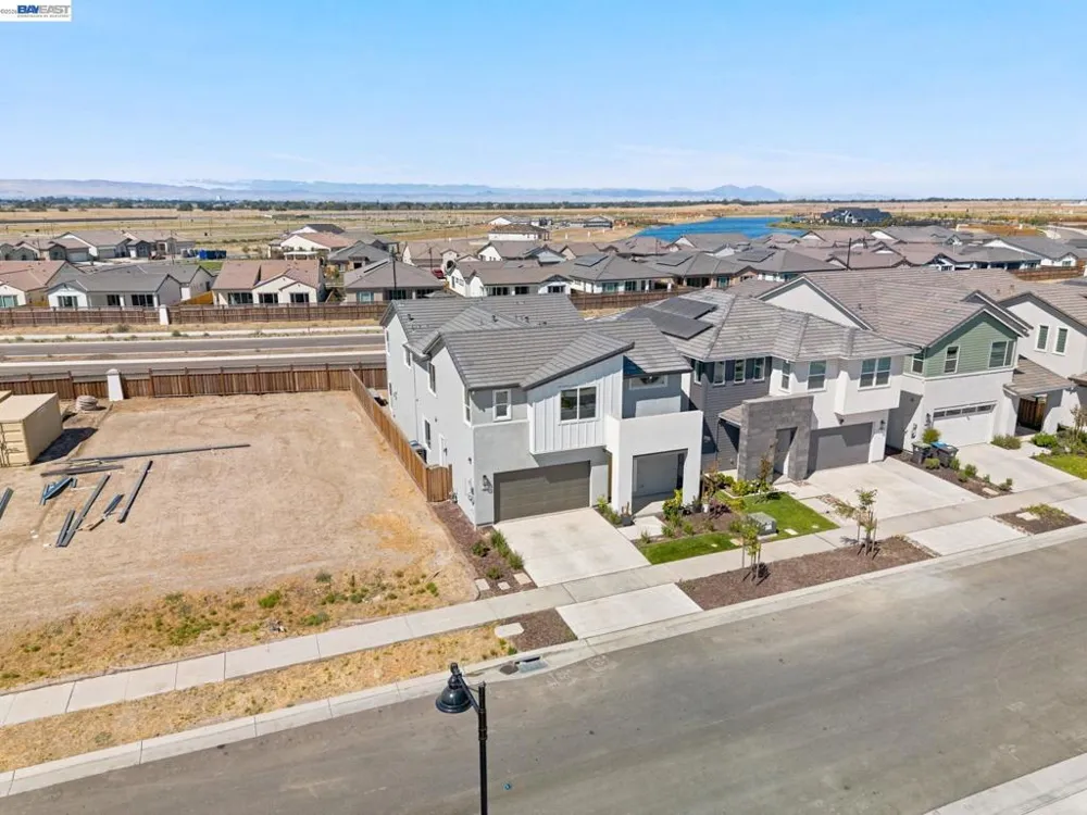 17693 Bushwick Lane Lathrop, CA 95330