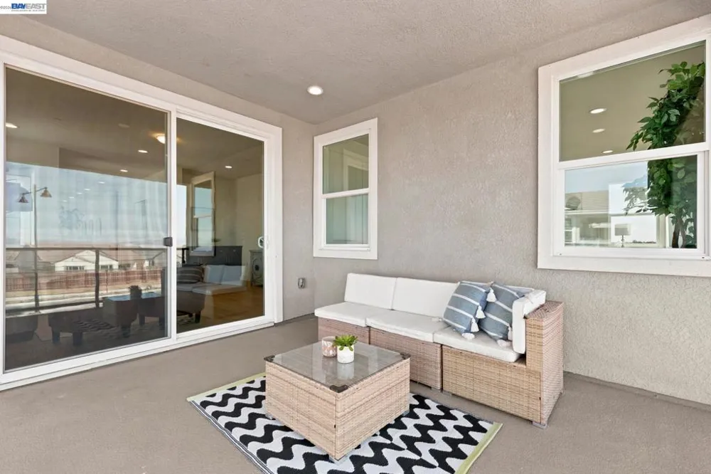 17693 Bushwick Lane Lathrop, CA 95330