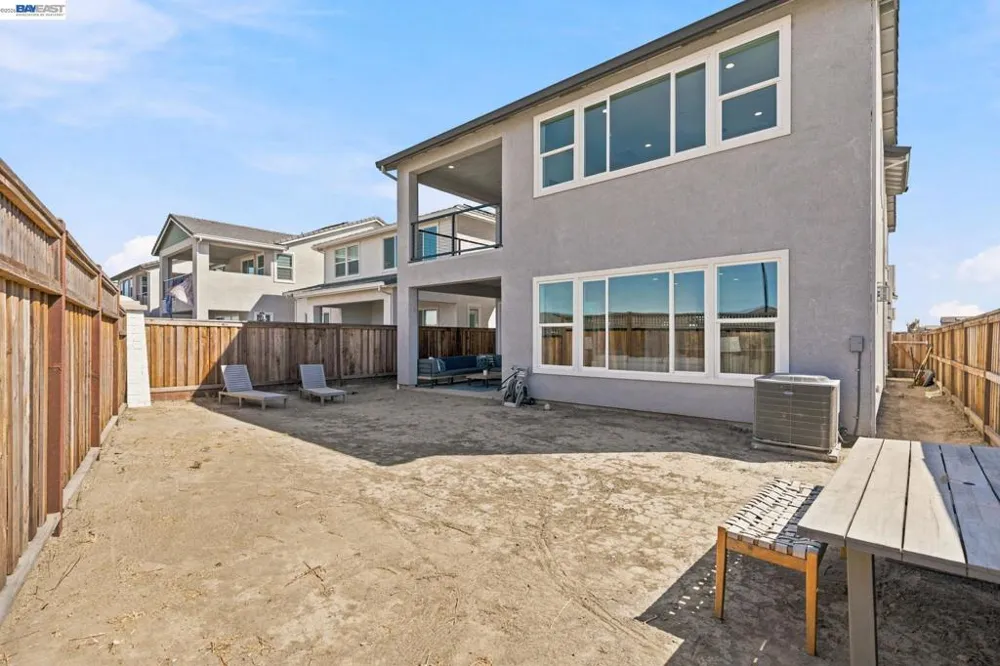 17693 Bushwick Lane Lathrop, CA 95330