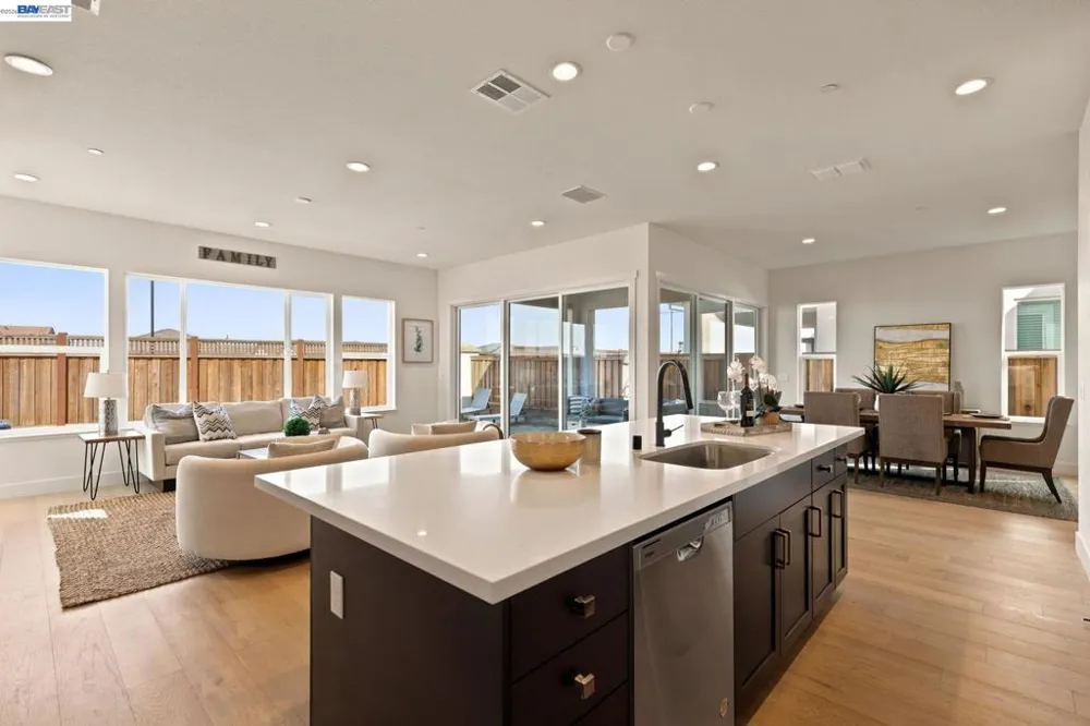 17693 Bushwick Lane Lathrop, CA 95330