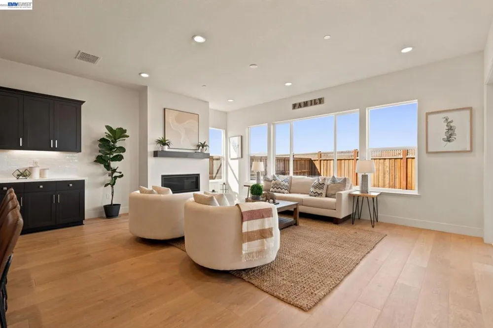 17693 Bushwick Lane Lathrop, CA 95330