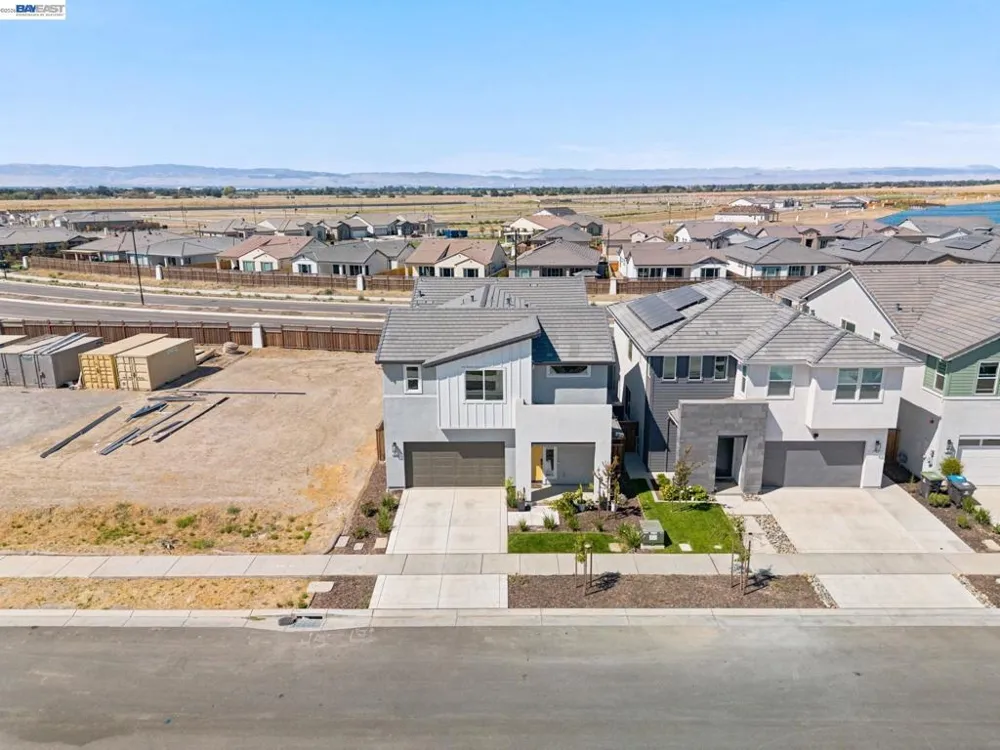 17693 Bushwick Lane Lathrop, CA 95330