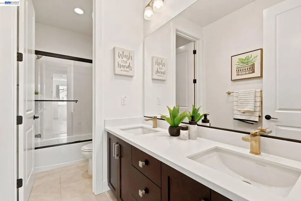 17693 Bushwick Lane Lathrop, CA 95330