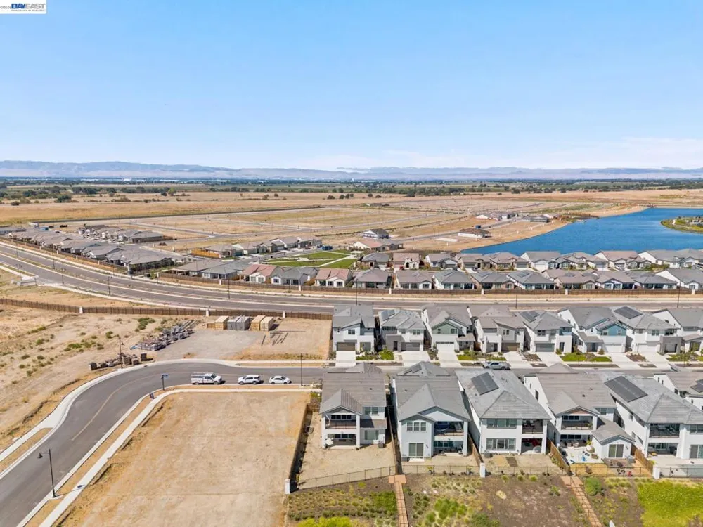 17693 Bushwick Lane Lathrop, CA 95330