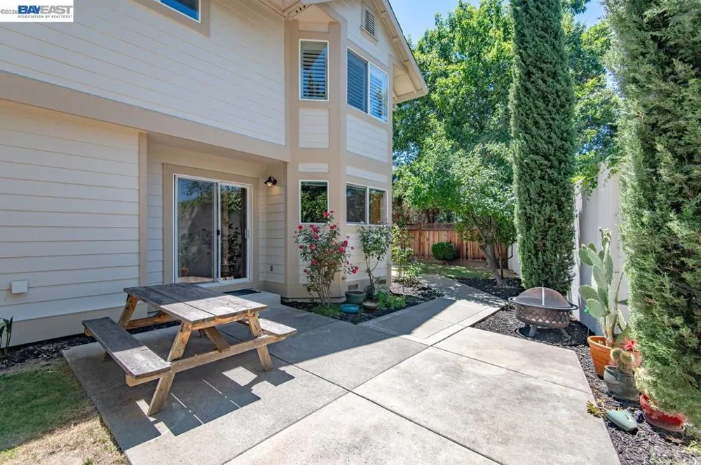 282 Del Valle Ct Pleasanton, CA 94566