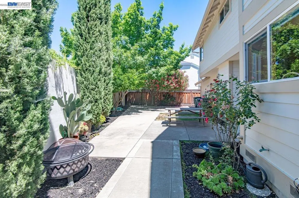 282 Del Valle Ct Pleasanton, CA 94566