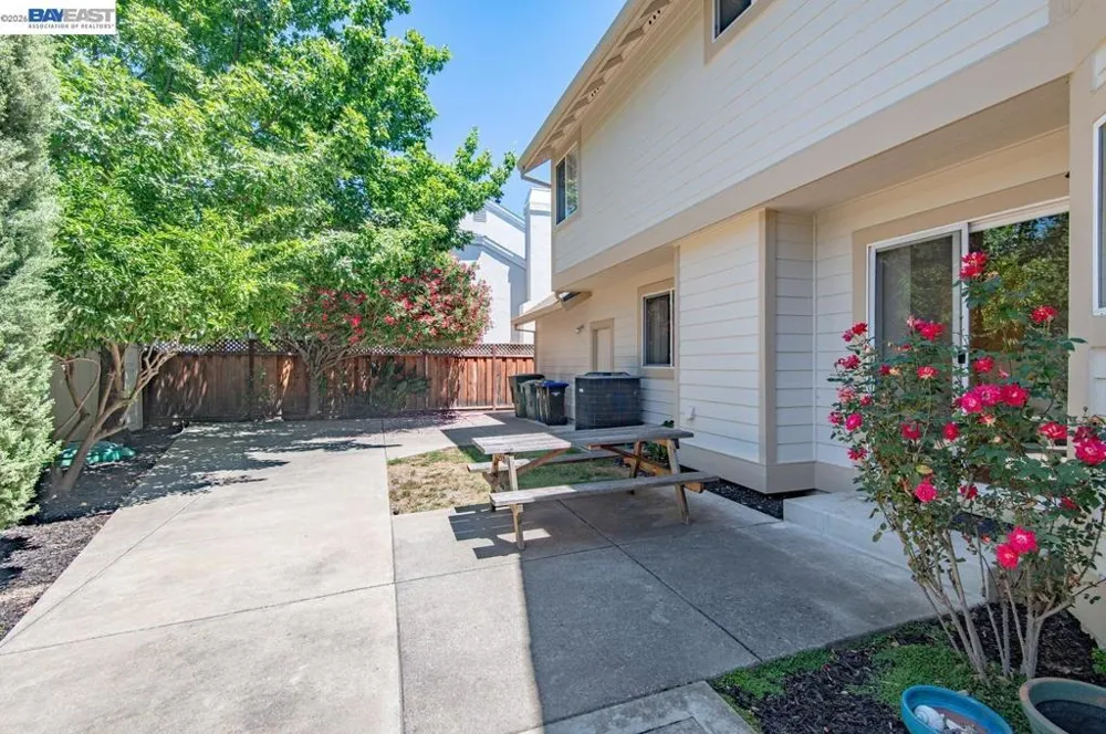 282 Del Valle Ct Pleasanton, CA 94566