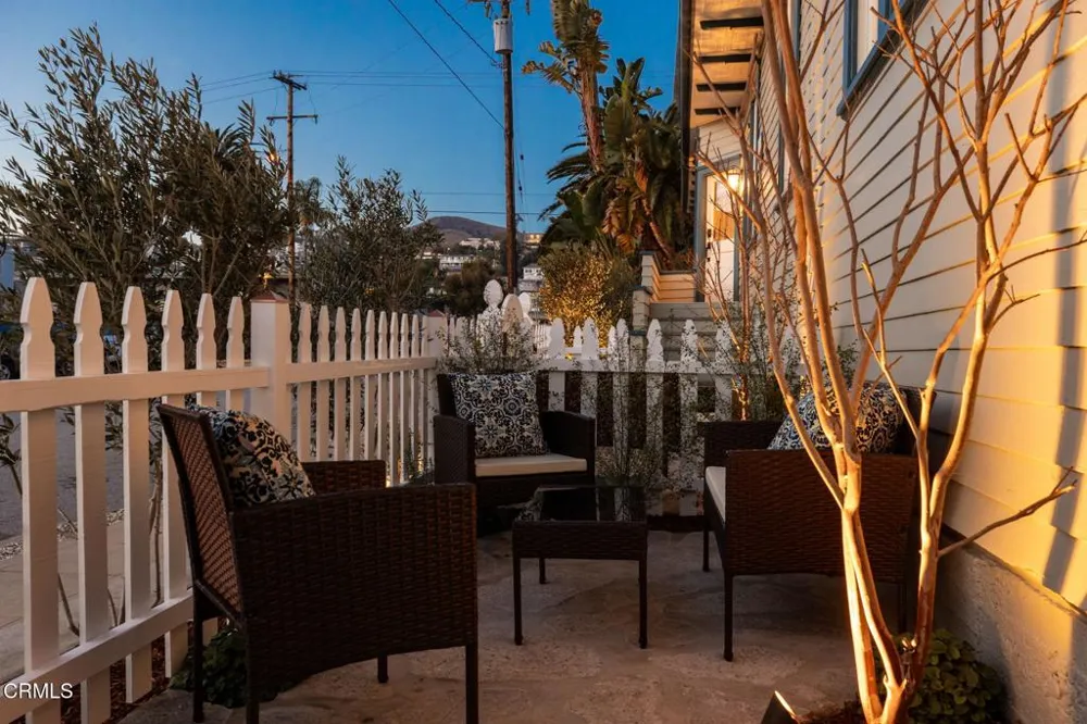 1106 E Santa Clara Street Ventura, CA 93001