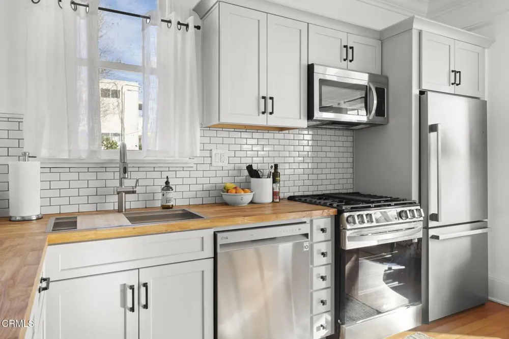 1106 E Santa Clara Street Ventura, CA 93001