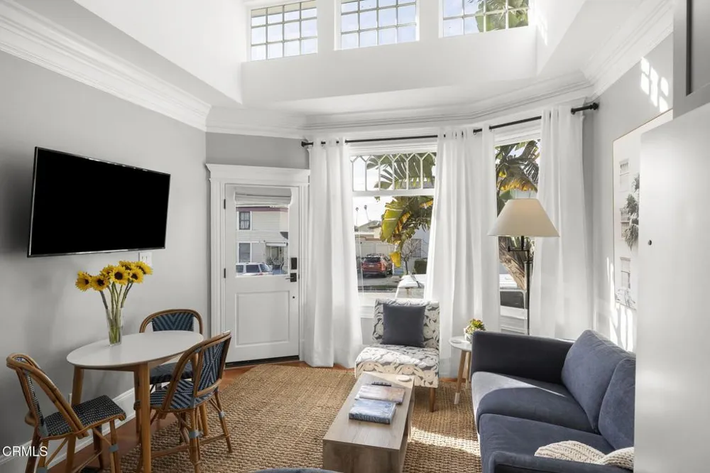 1106 E Santa Clara Street Ventura, CA 93001