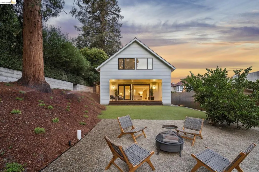 915 Grosvenor Place Oakland, CA 94610