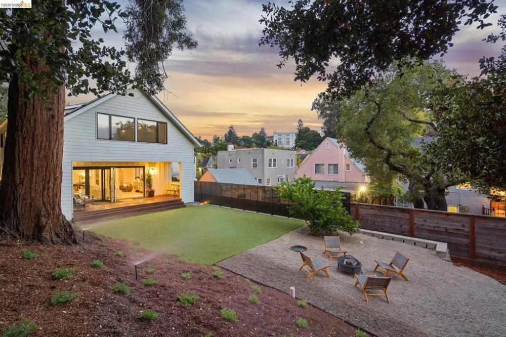 915 Grosvenor Place Oakland, CA 94610