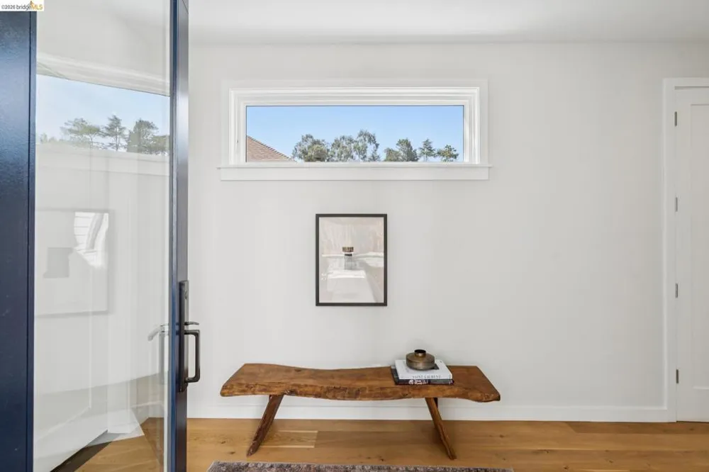 915 Grosvenor Place Oakland, CA 94610