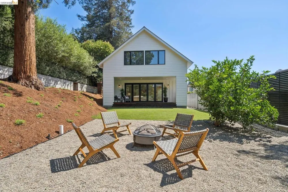 915 Grosvenor Place Oakland, CA 94610