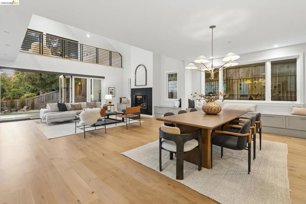 915 Grosvenor Place Oakland, CA 94610