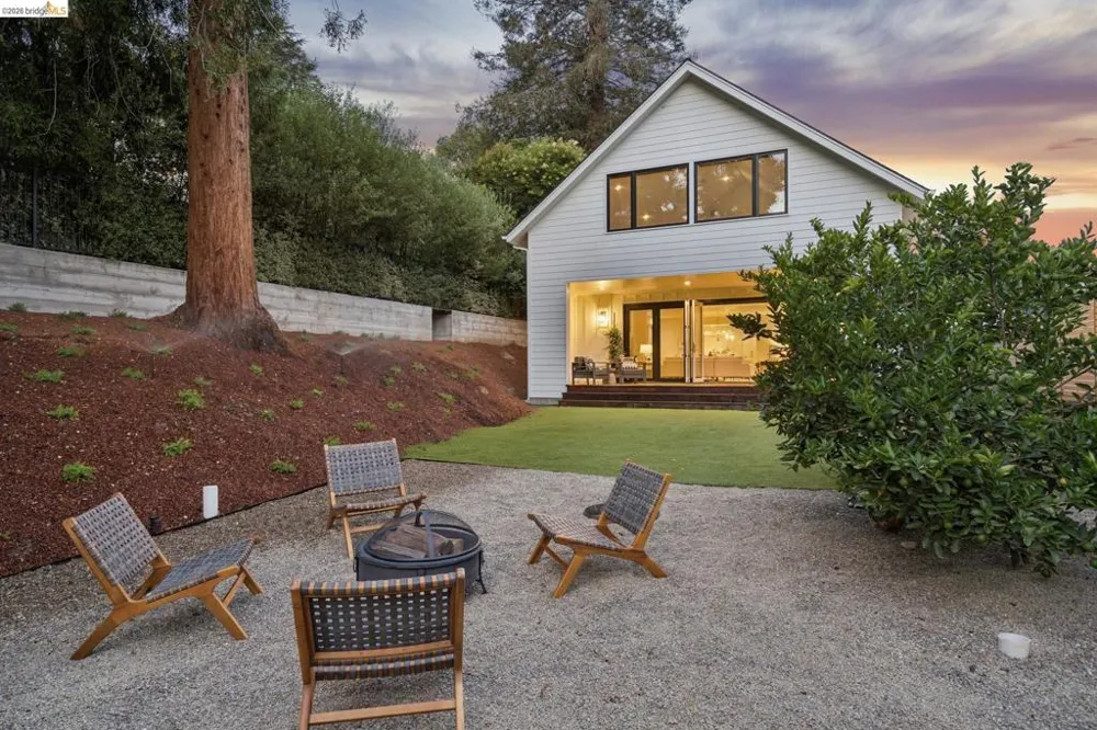 915 Grosvenor Place Oakland, CA 94610