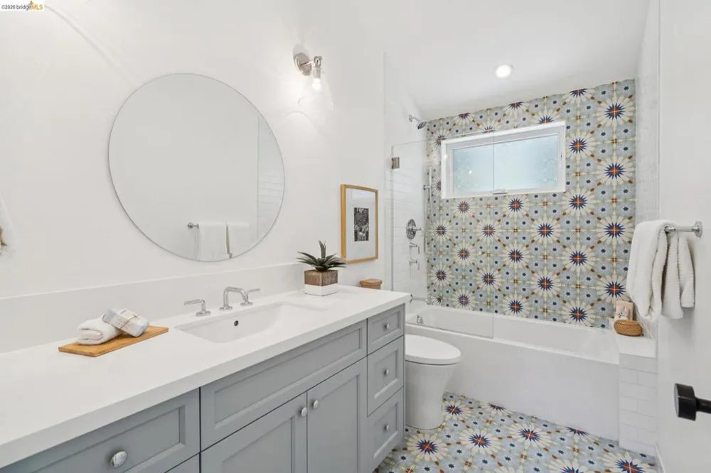 915 Grosvenor Place Oakland, CA 94610