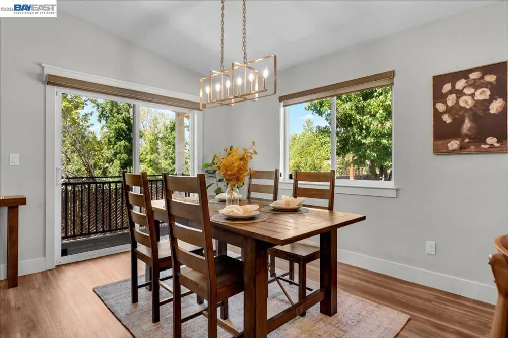 2584 Reservoir Ln Redding, CA 96002