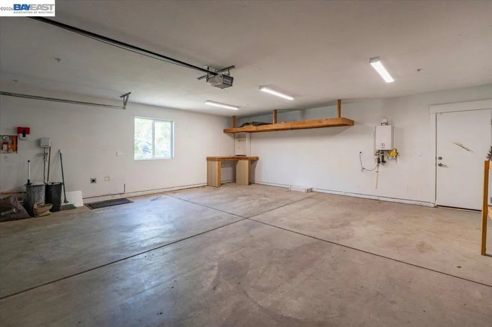2584 Reservoir Ln Redding, CA 96002