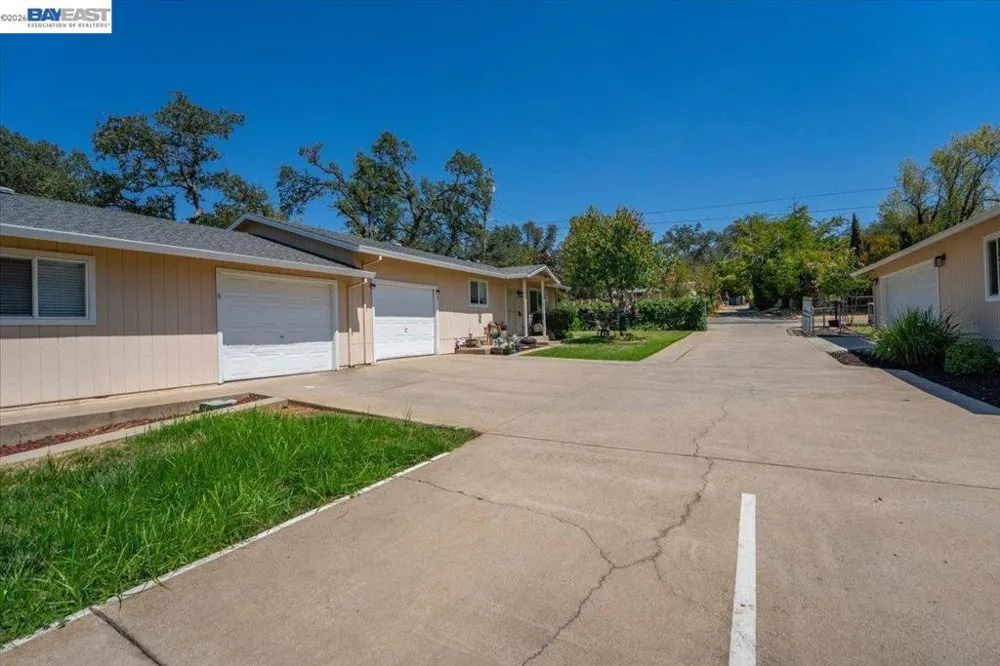 2584 Reservoir Ln Redding, CA 96002