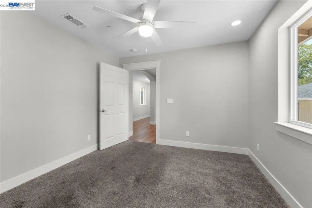 2584 Reservoir Ln Redding, CA 96002