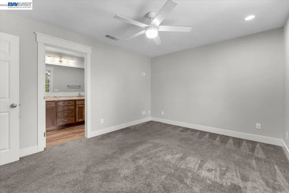 2584 Reservoir Ln Redding, CA 96002