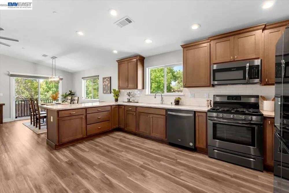 2584 Reservoir Ln Redding, CA 96002